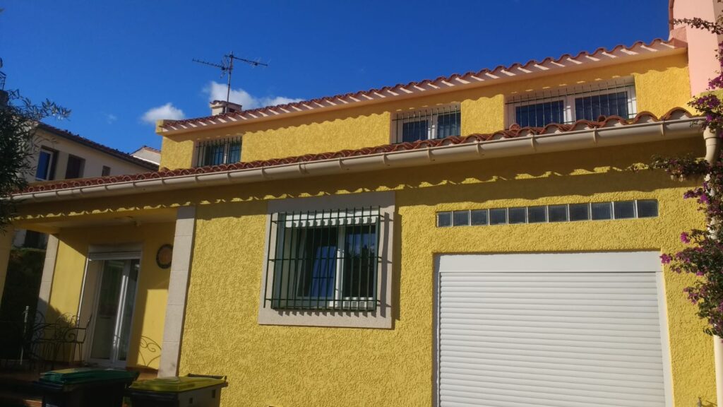 Fachadas y exteriores